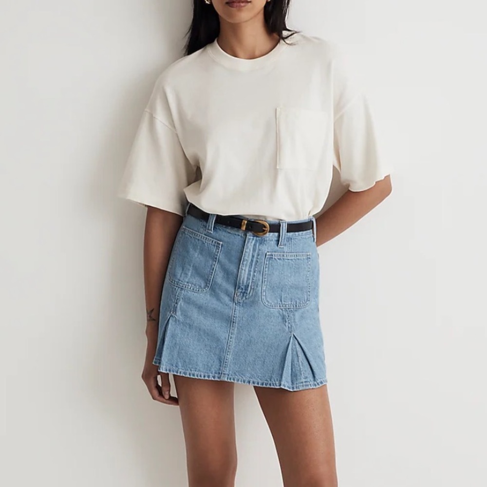 NWOT Madewell Pleated Denim Mini Skirt in
Stilecrost Wash 32 •